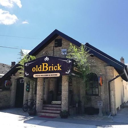 Oldbrick Pub 호텔 솜보르 외부 사진