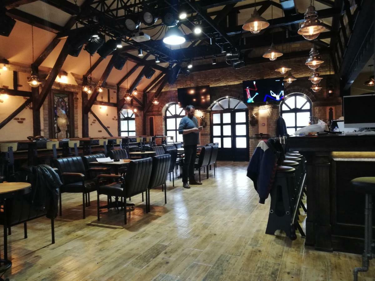 Oldbrick Pub 호텔 솜보르 외부 사진